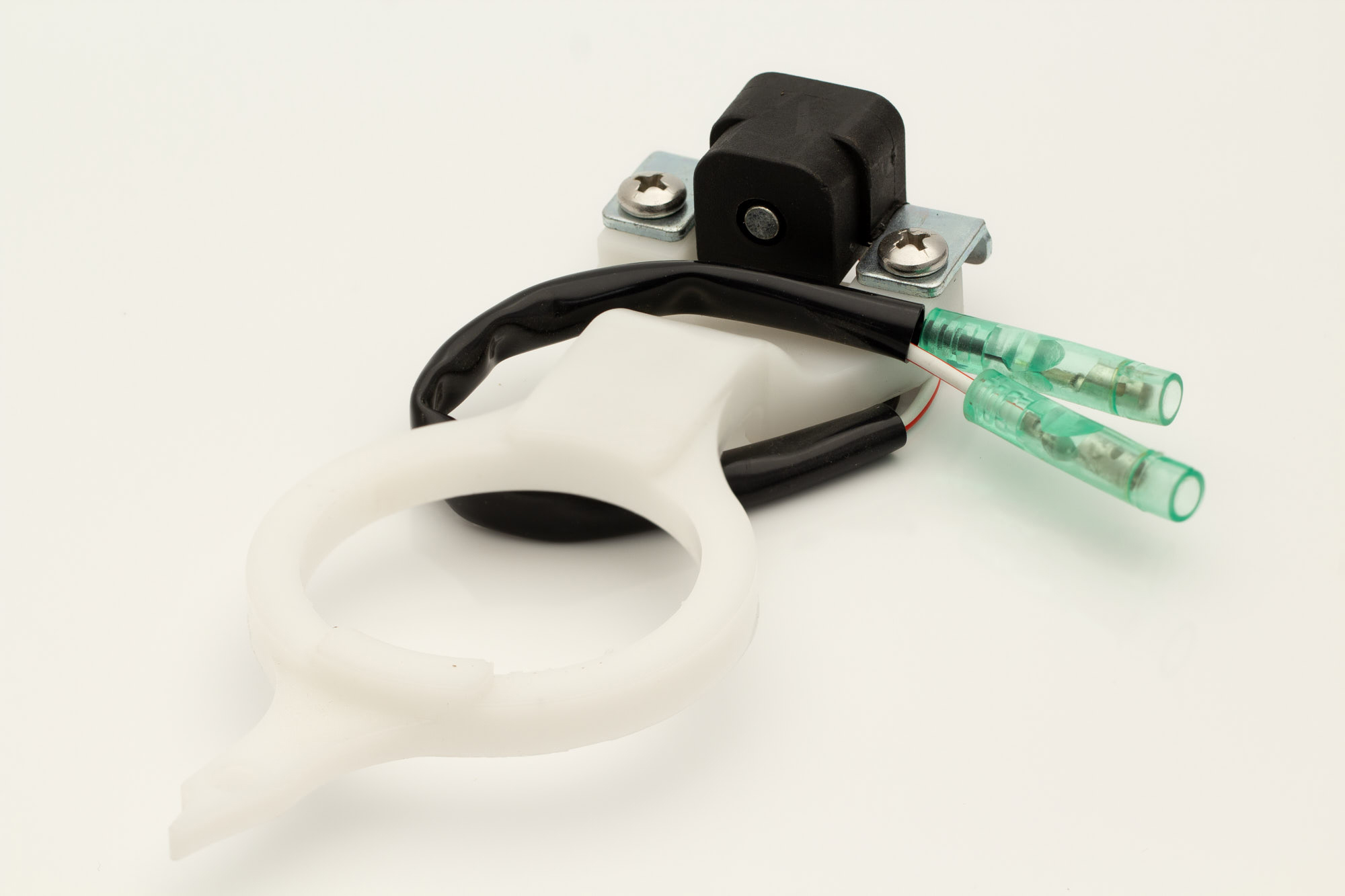 Датчик холла с креплением в сборе 63V-85580-01 