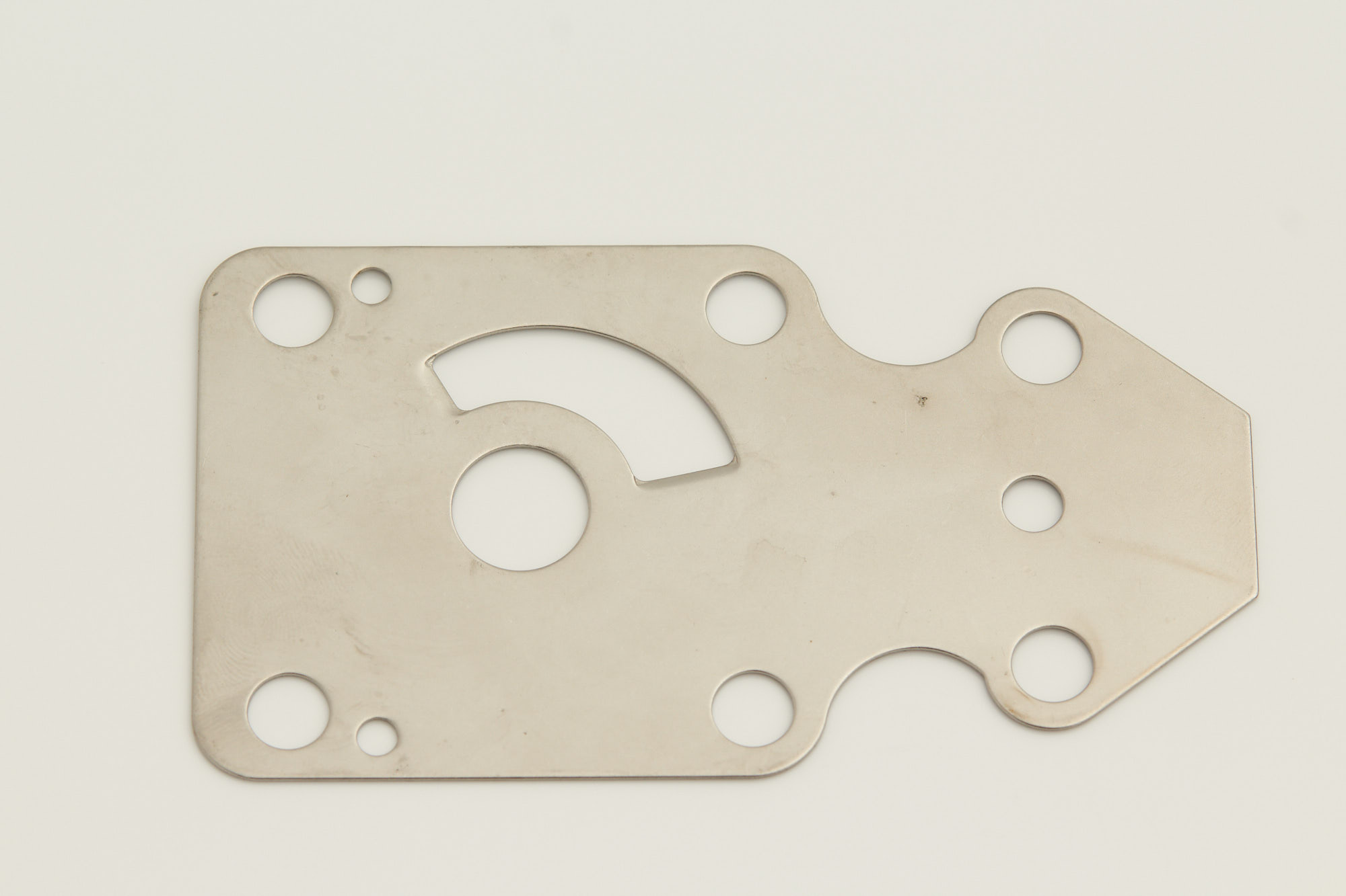 Пластина помпы Yamaha 9.9(15) 63V-44323-00